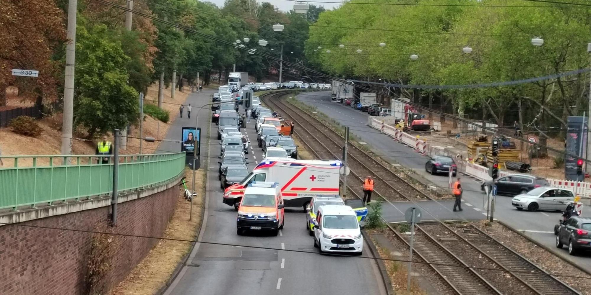 Unfall Stegerwaldsiedlung Clevischer Ring 270822