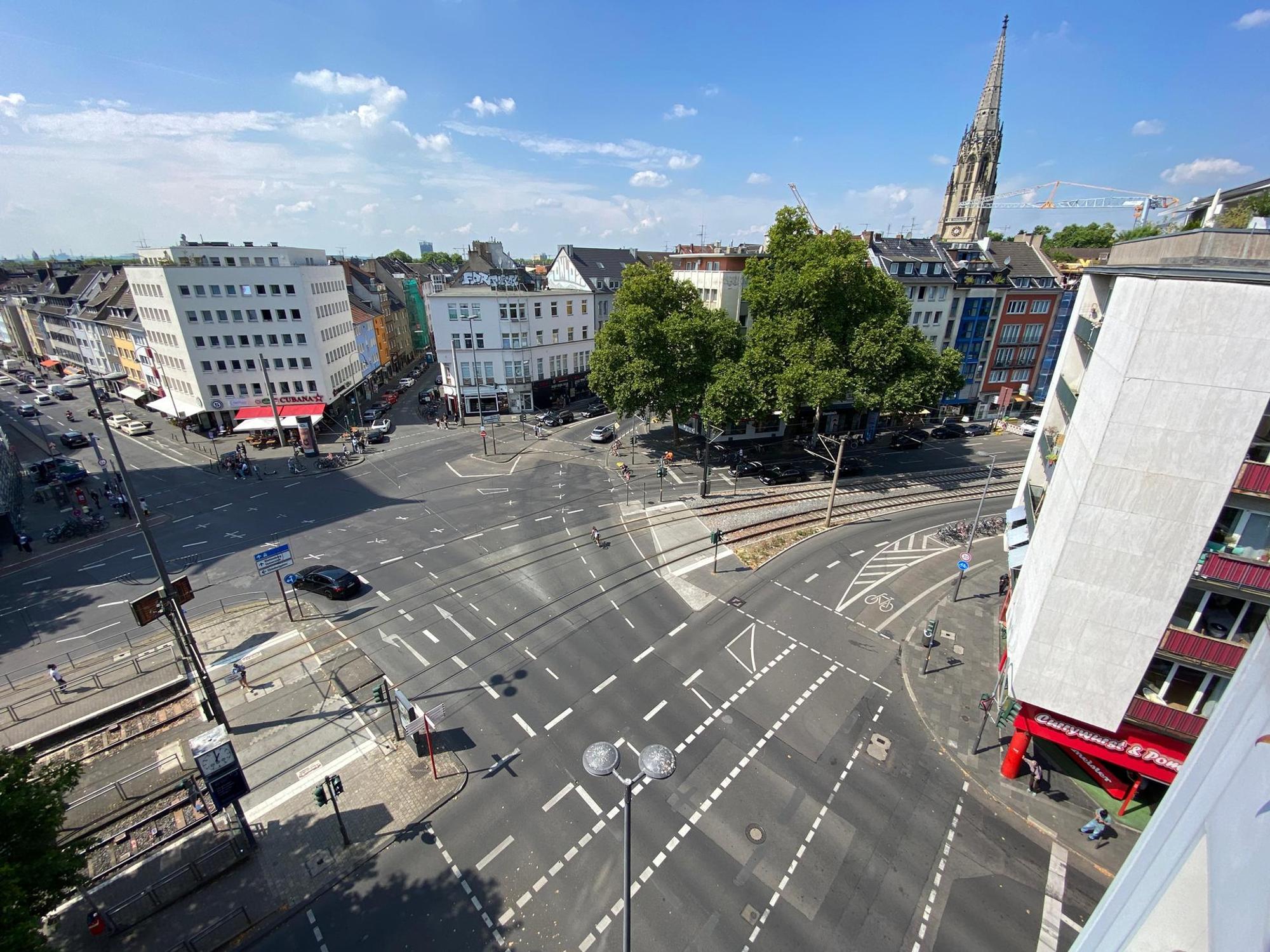 Blick aus dem sechten Stock auf den Barbarossaplatz
