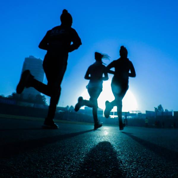 Laufen bei Nacht fitsum-admasu-oGv9xIl7DkY-unsplash