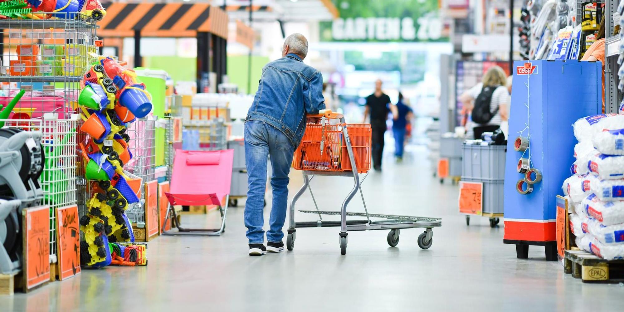 Kunde im Hornbach-Laden