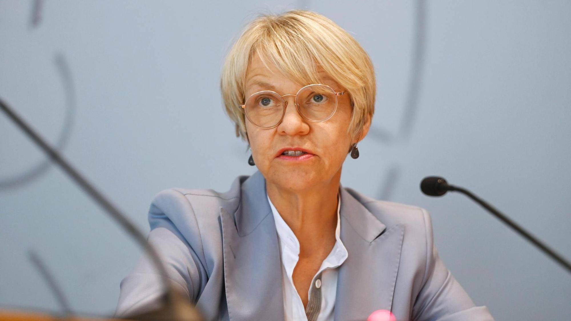 NRW-Schulministerin Dorothee Feller (CDU)