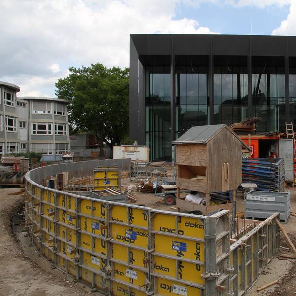 Vorplatz_Rhein-Sieg-Halle