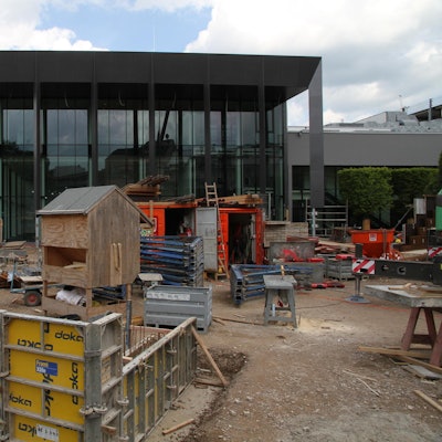 Vorplatz_Rhein-Sieg-Halle