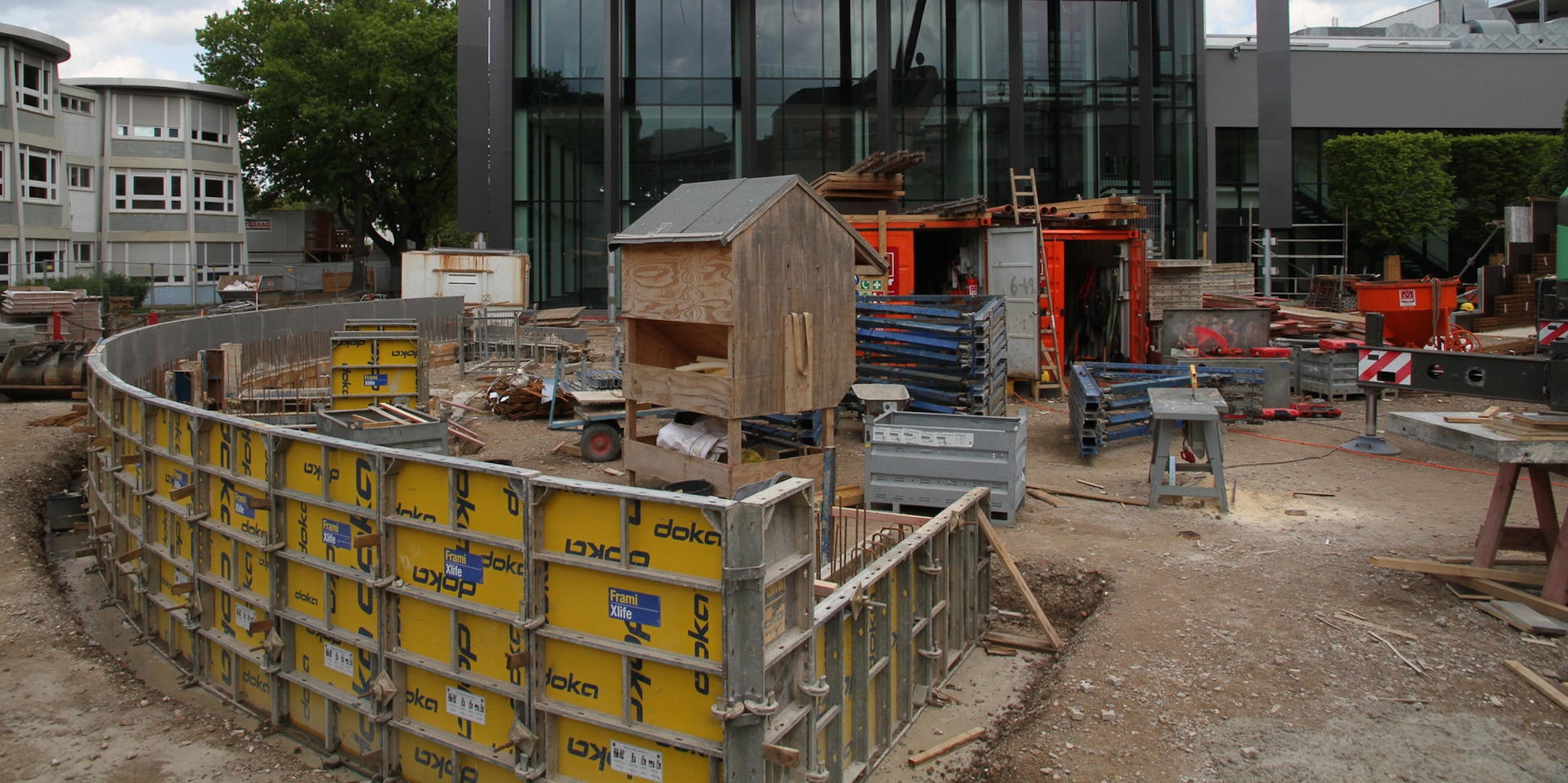 Vorplatz_Rhein-Sieg-Halle