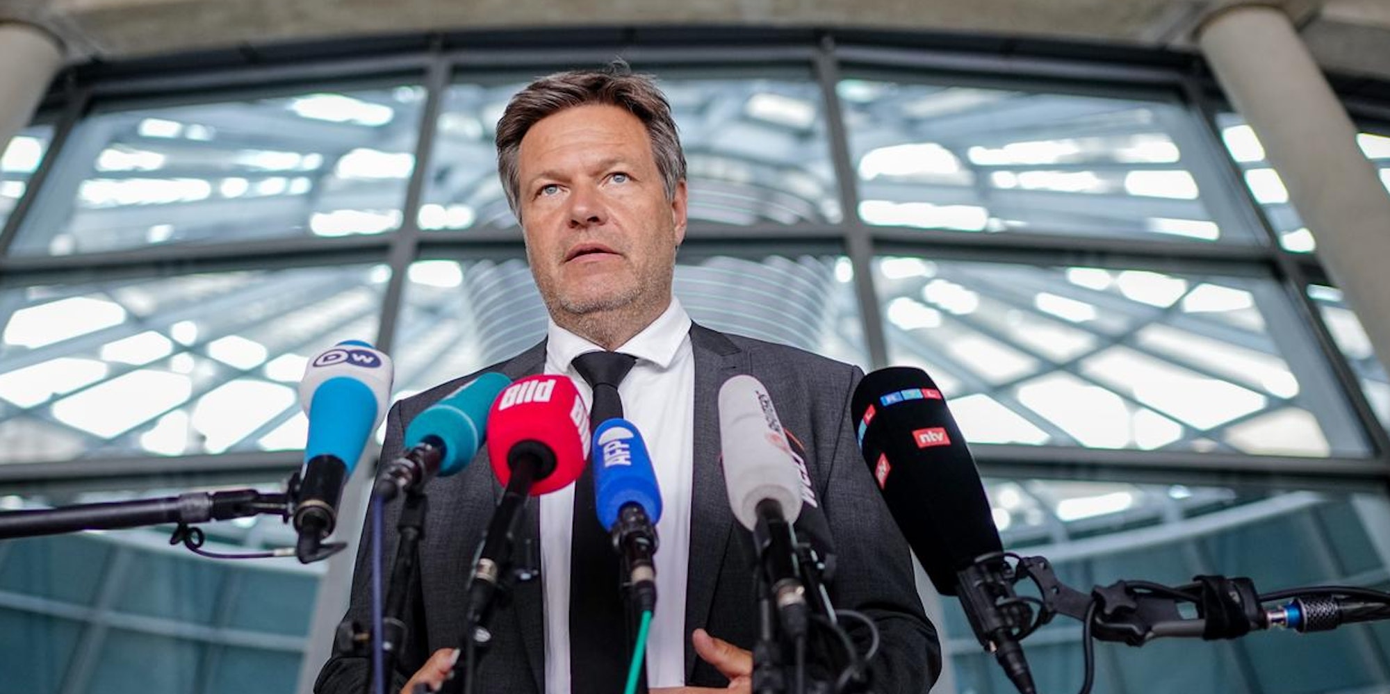 Habeck bei Presseerklärung