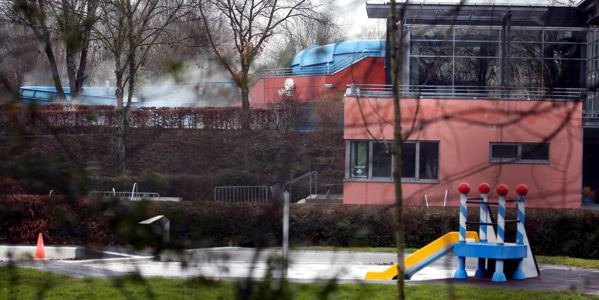schwimmbad_zündorf_wasserrutsche