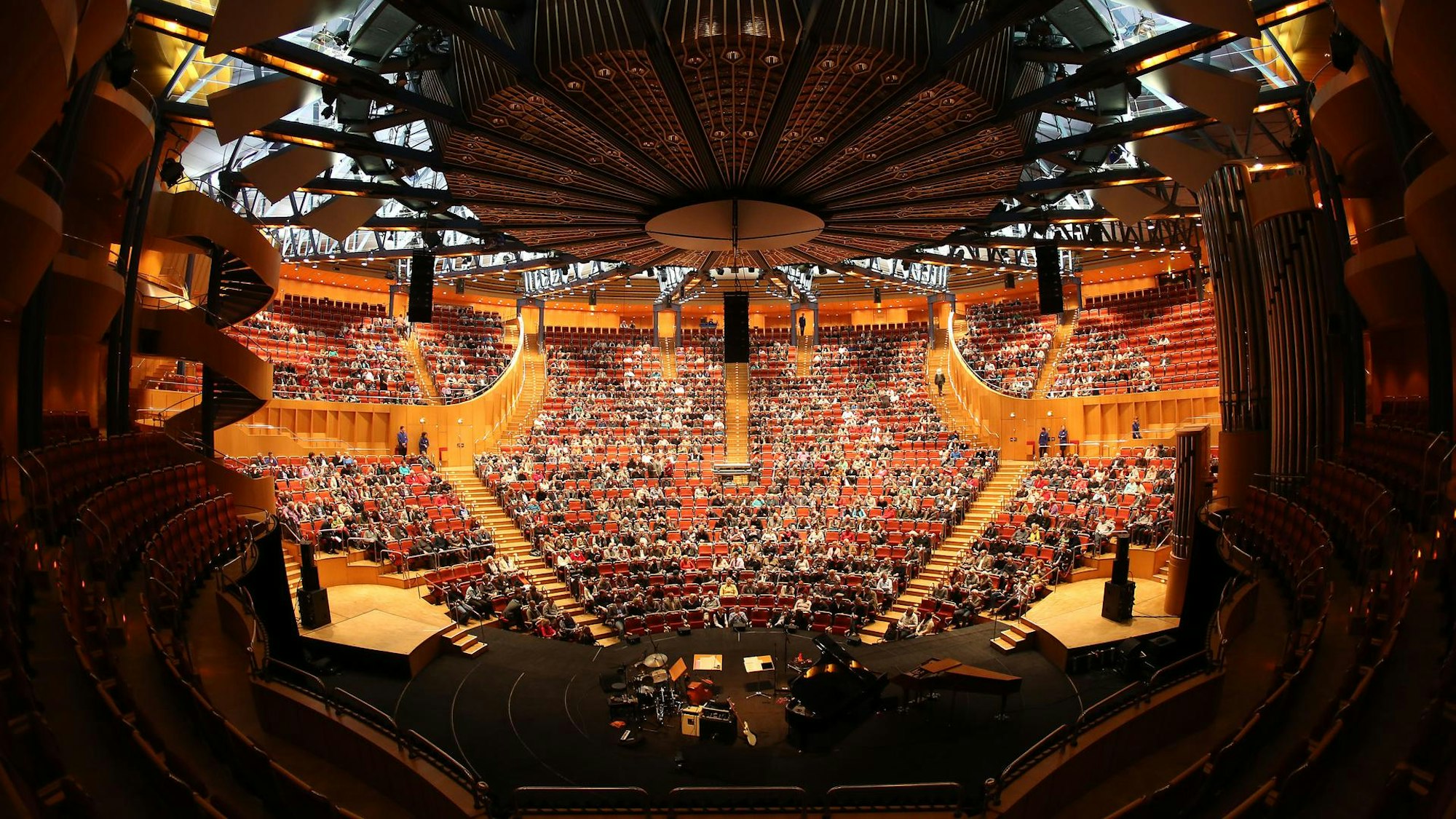 Blick in die vollbesetzte Philharmonie Köln