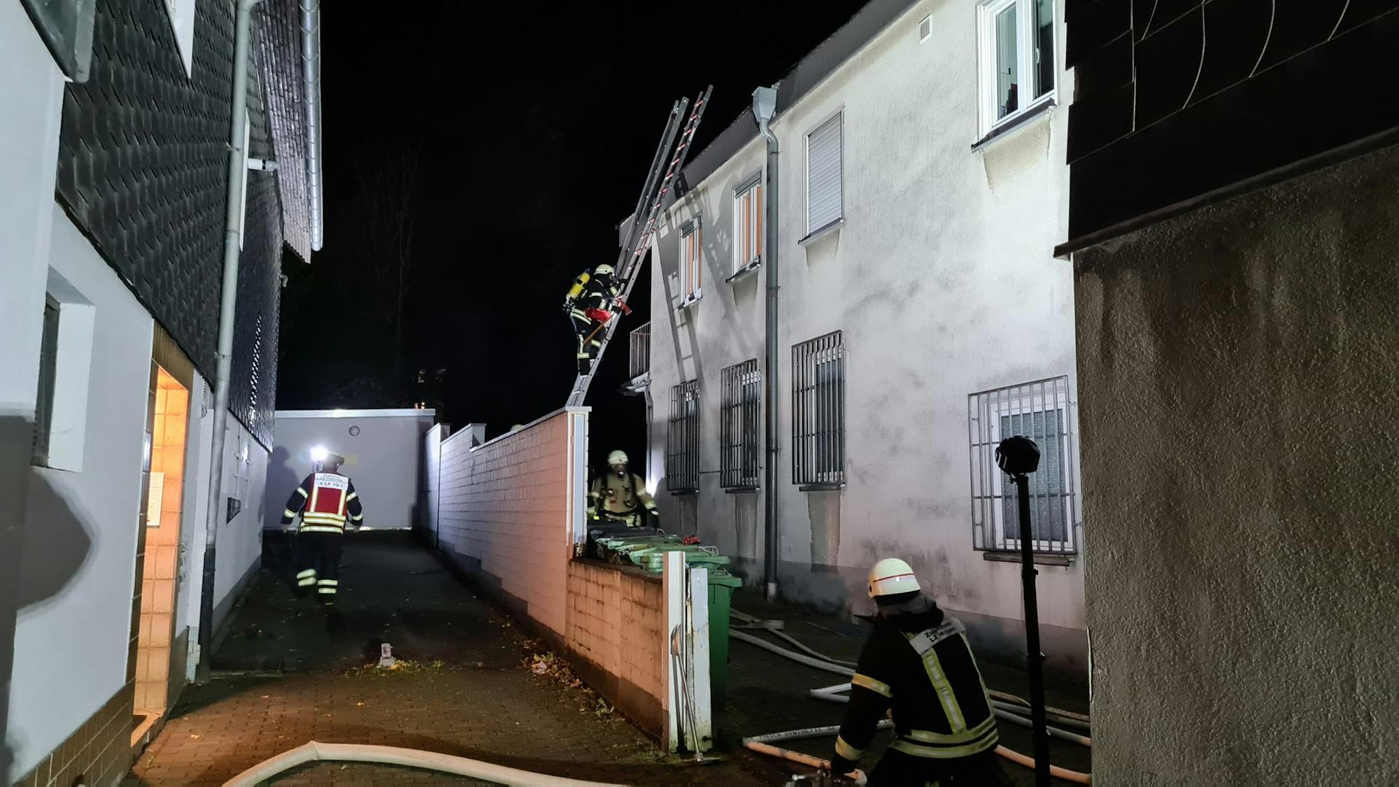 Feuerwehr Burscheid Gebäudebrand 27 10 2022 (4)