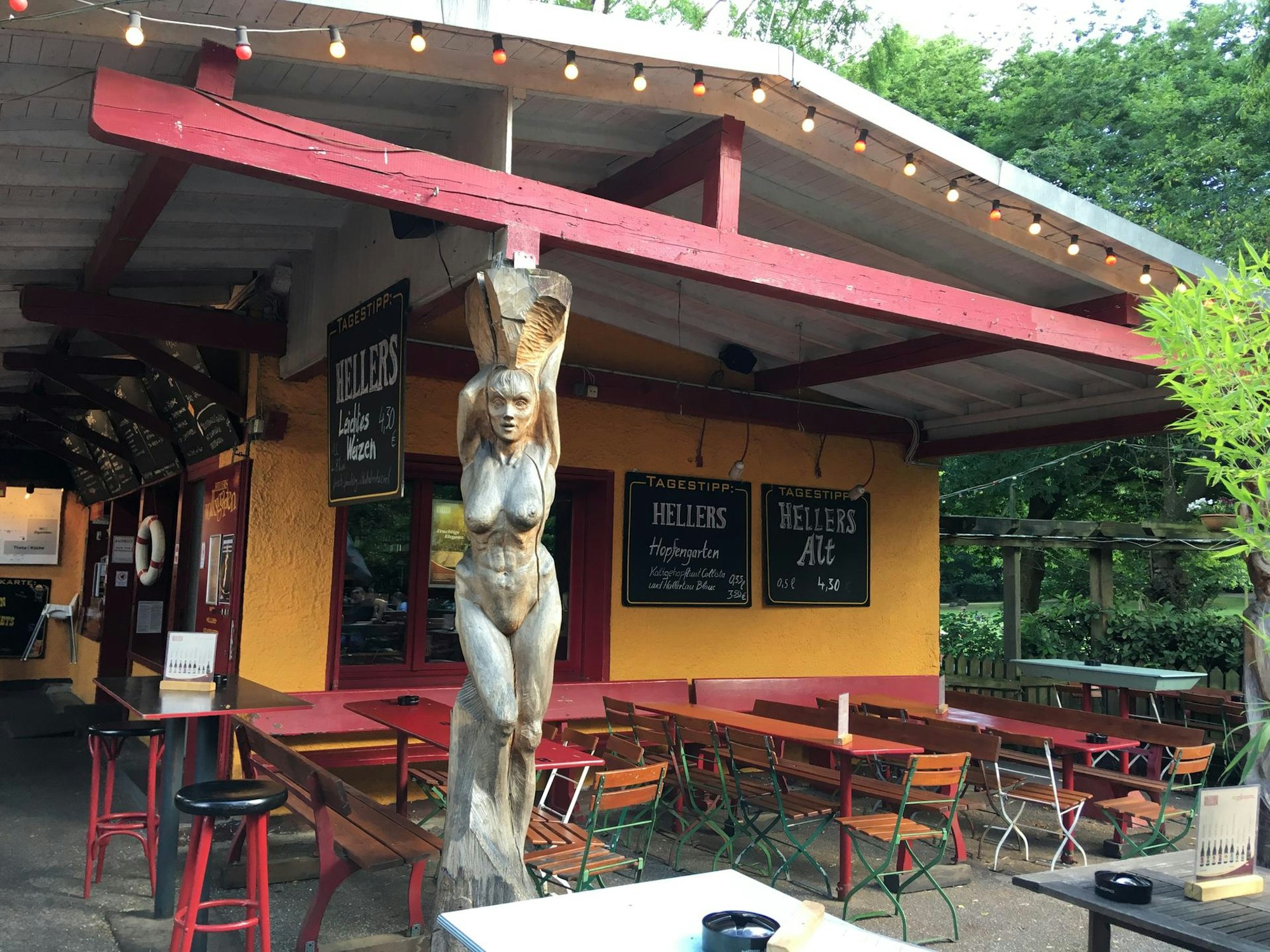 volksarten biergarten Hellers statue