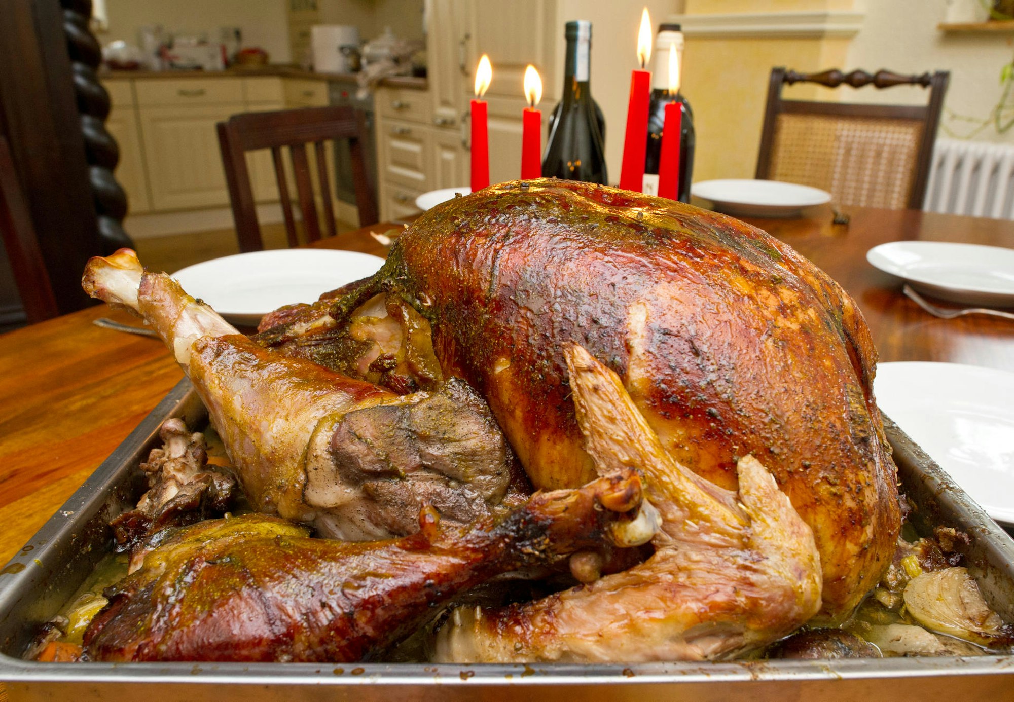 Weihnachtsbraten_steht_auf_dem_Tisch