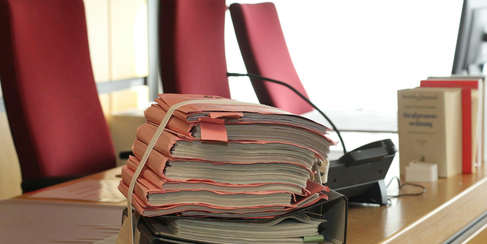 Amtsgericht_Siegburg_Gerichtssaal_Akten