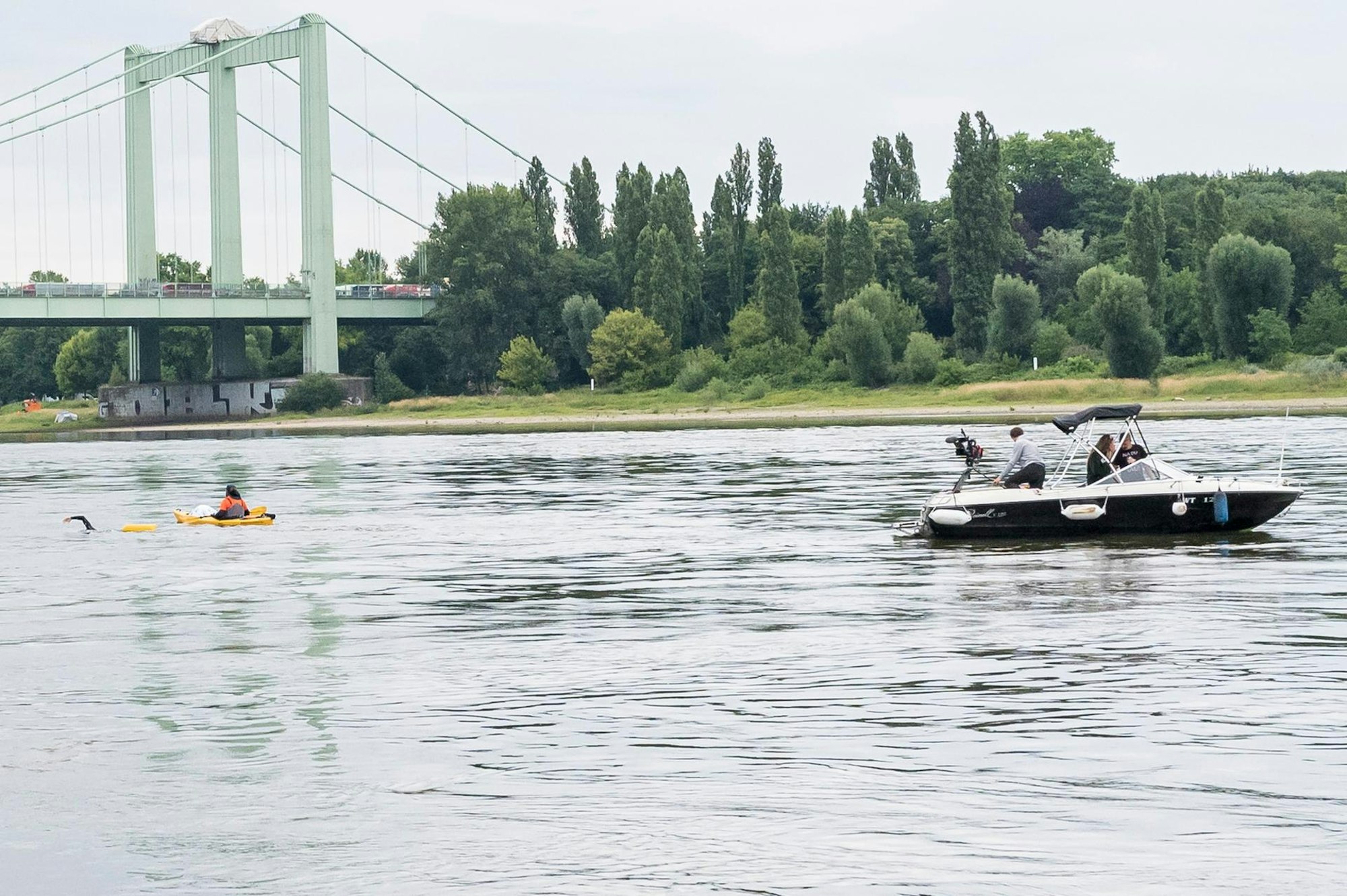 Schwimmer verschwinden