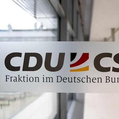 Masken-Affäre Symbol