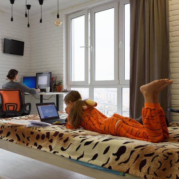 Mutter Tochter zuhause Imago