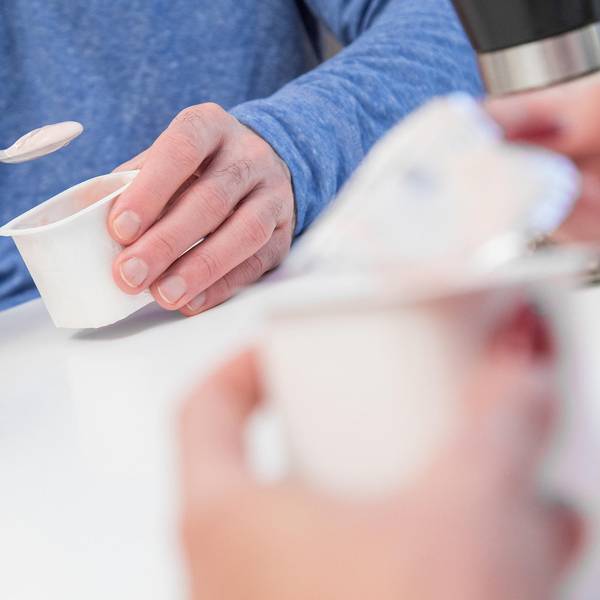 Joghurtbecher aus Plastik dpa