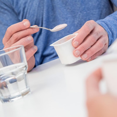 Joghurtbecher aus Plastik dpa