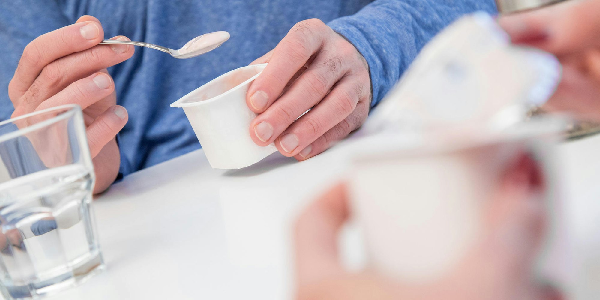 Joghurtbecher aus Plastik dpa