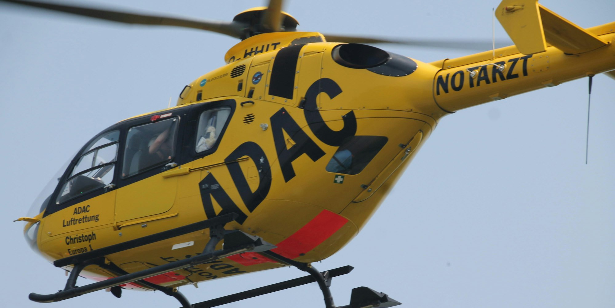 Ein Rettungshubschrauber in der Luft