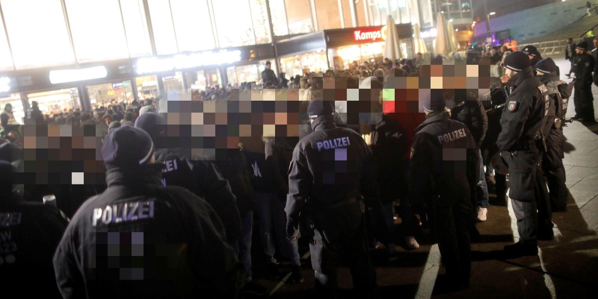 kra_silvesterkoeln020gepixelt