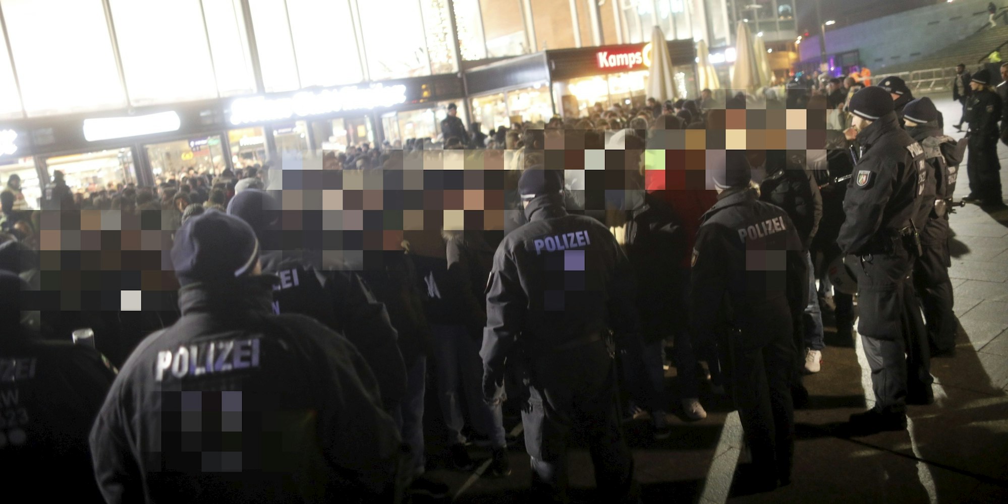 kra_silvesterkoeln020gepixelt