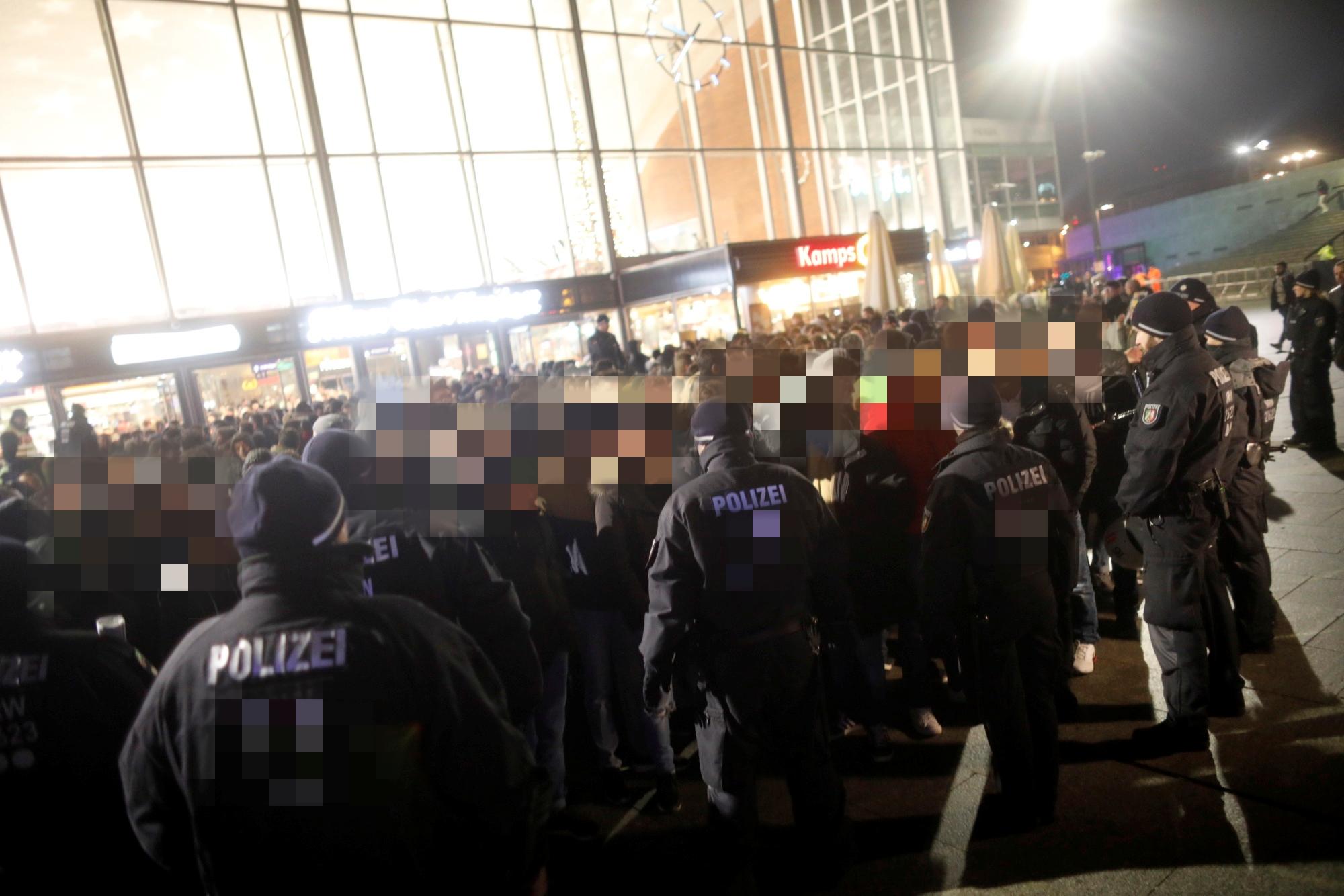 kra_silvesterkoeln020gepixelt
