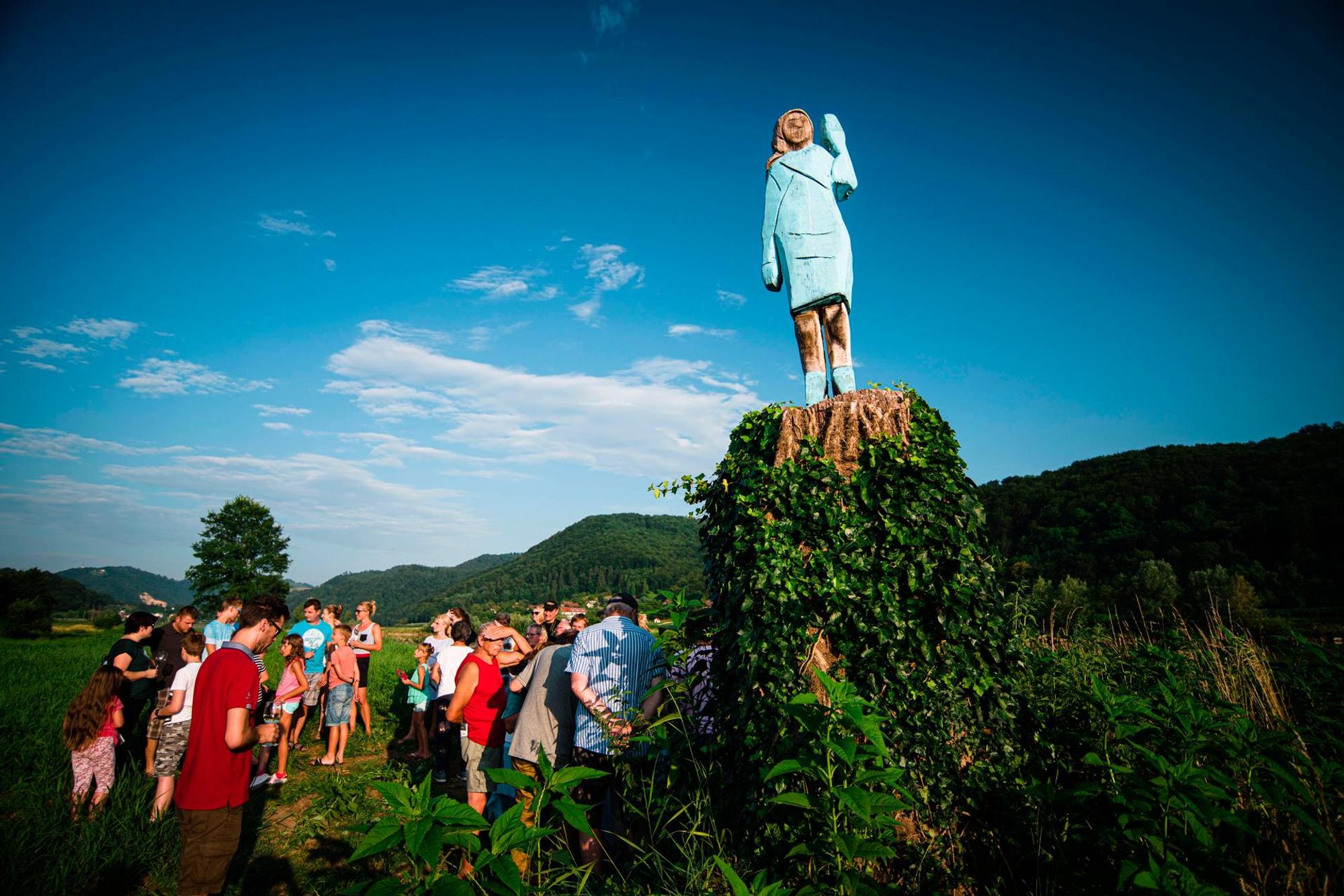 Melania Trump aus Holz 12