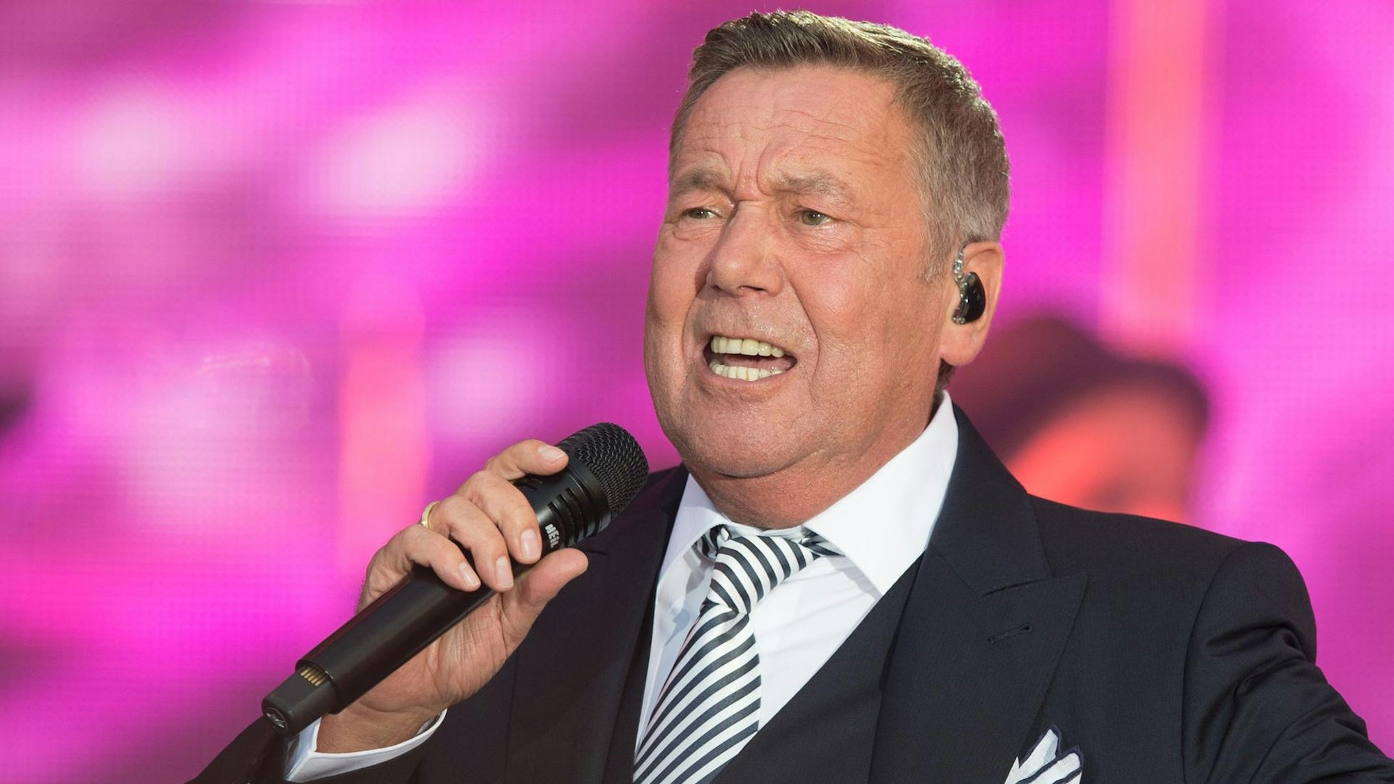 Schlagerstar Roland Kaiser auf der Bühne.