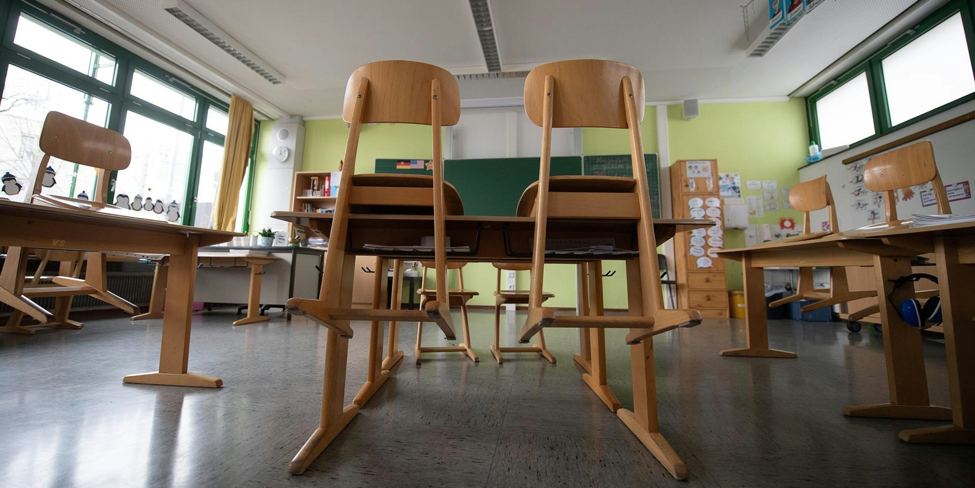 leeres Klassenzimmer 080221