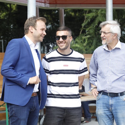 Liulkas Podolski Bolzplatz Kuhle2