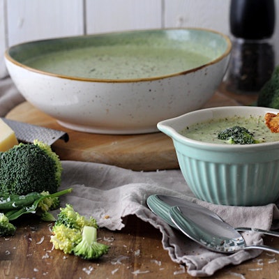 brokkolisuppe mit parmesancracker