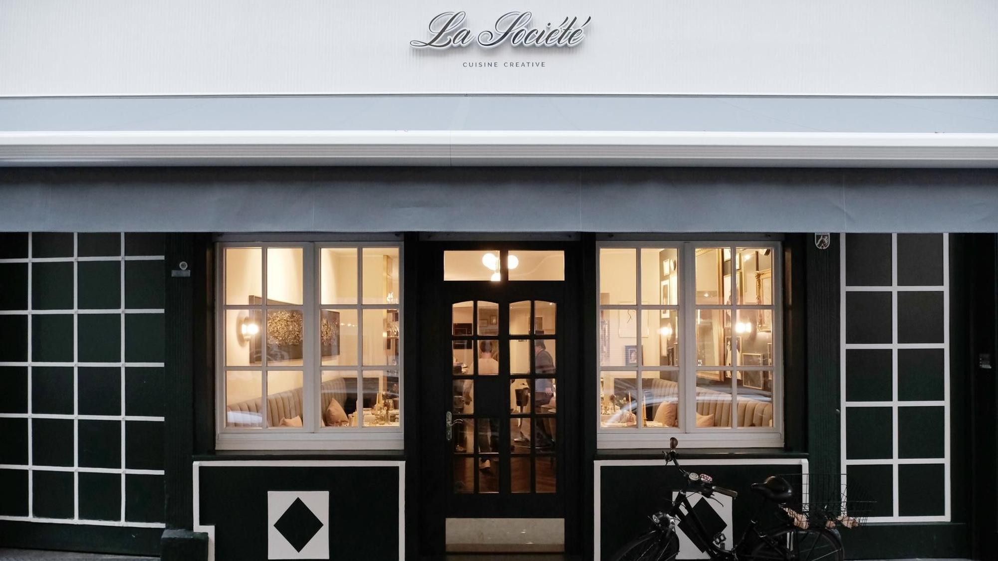 „La Societe“ von außen.
