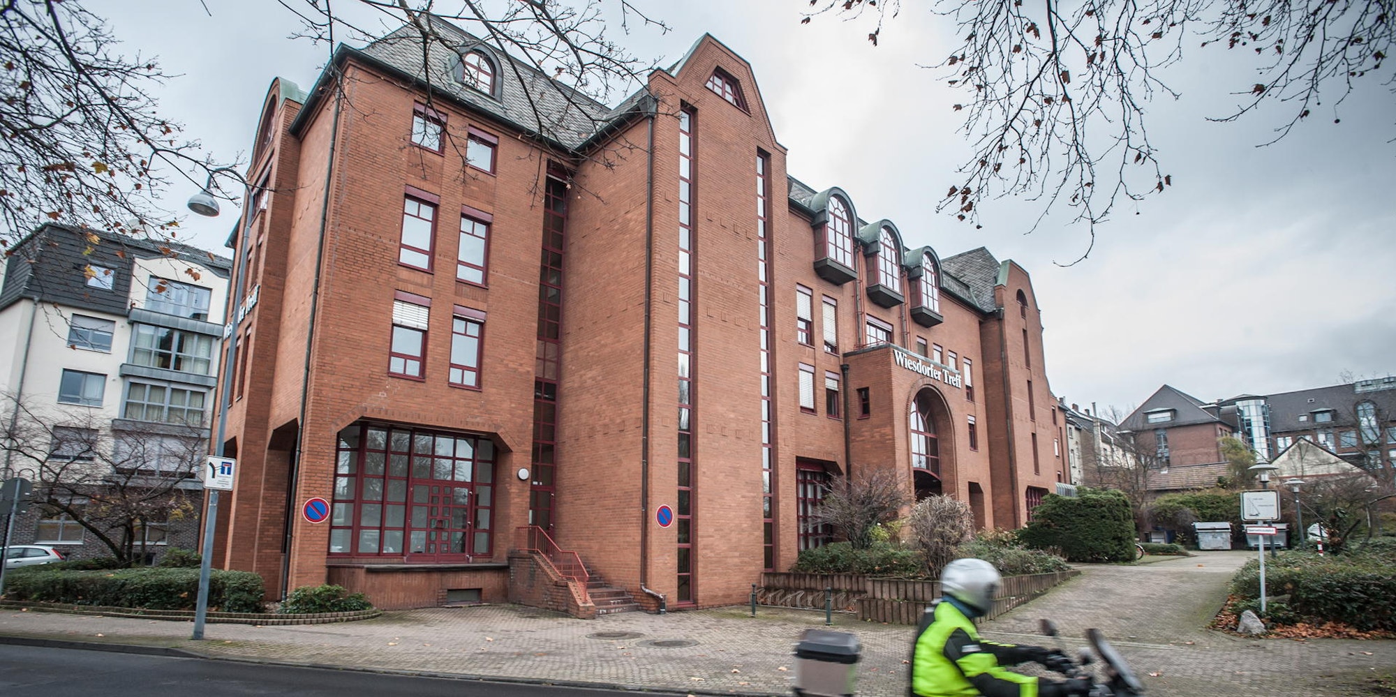 bayer-bueros-hauptstrasse-leverkusen_ALF_3874