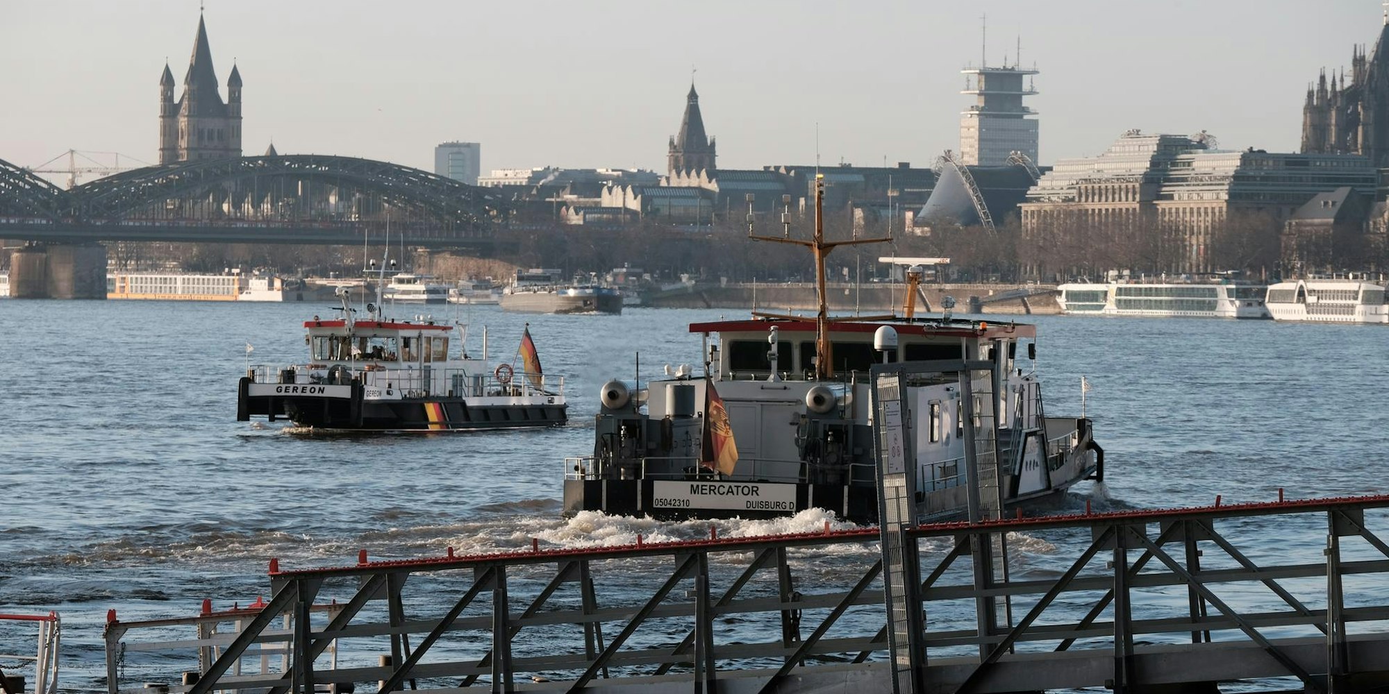 Schiffe suchen nach Taxiwrack