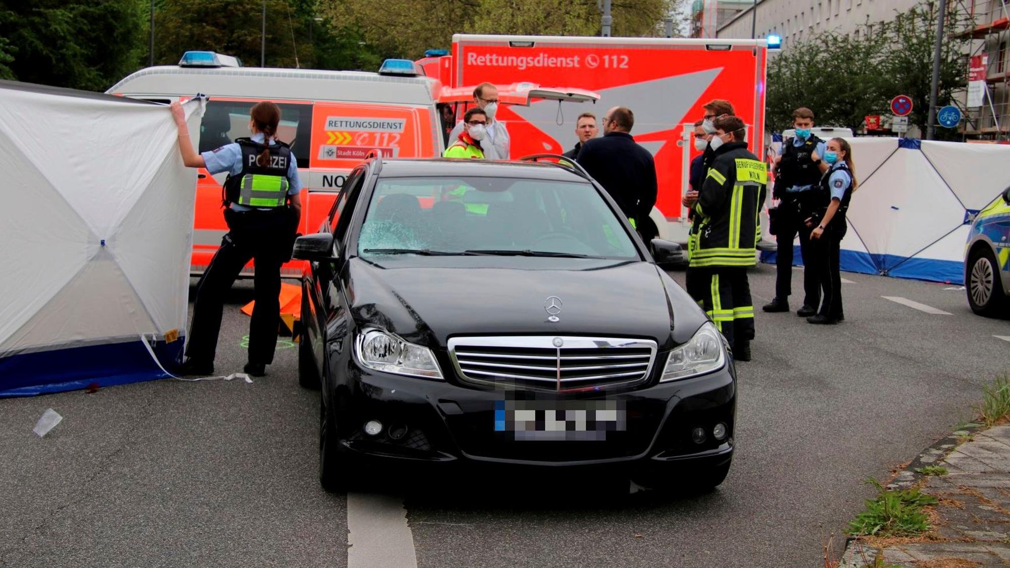 Mit diesem Mercedes hatte der Angeklagte die Joggerin in Köln-Riehl erfasst.