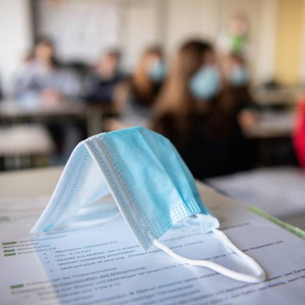 Maske Schule Symbolbild