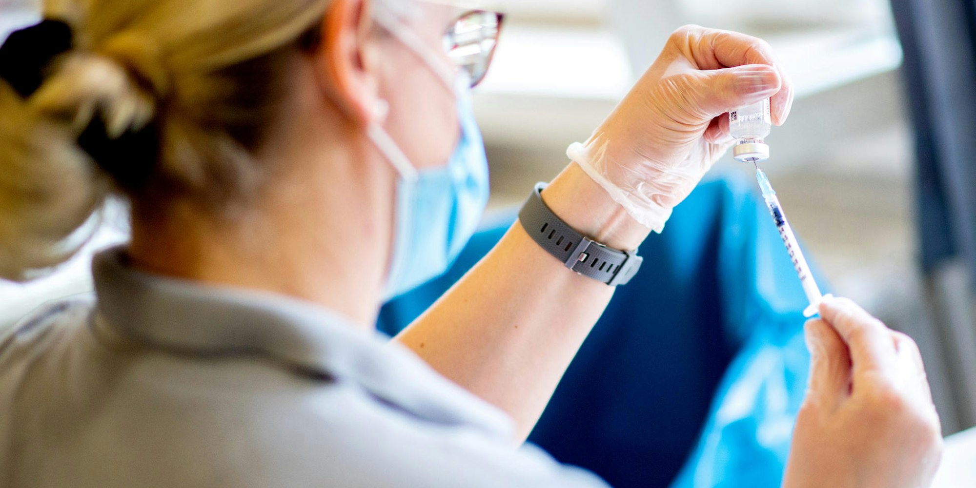 Symbolbild Corona Impfung Hausarzt