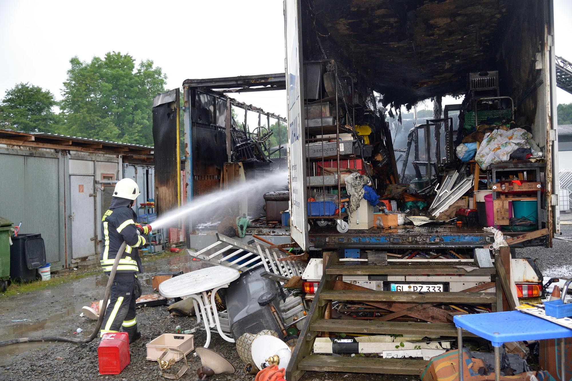 Feuer Hilfsgüter 2