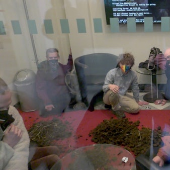 Klimaaktivisten mit Mist 150222