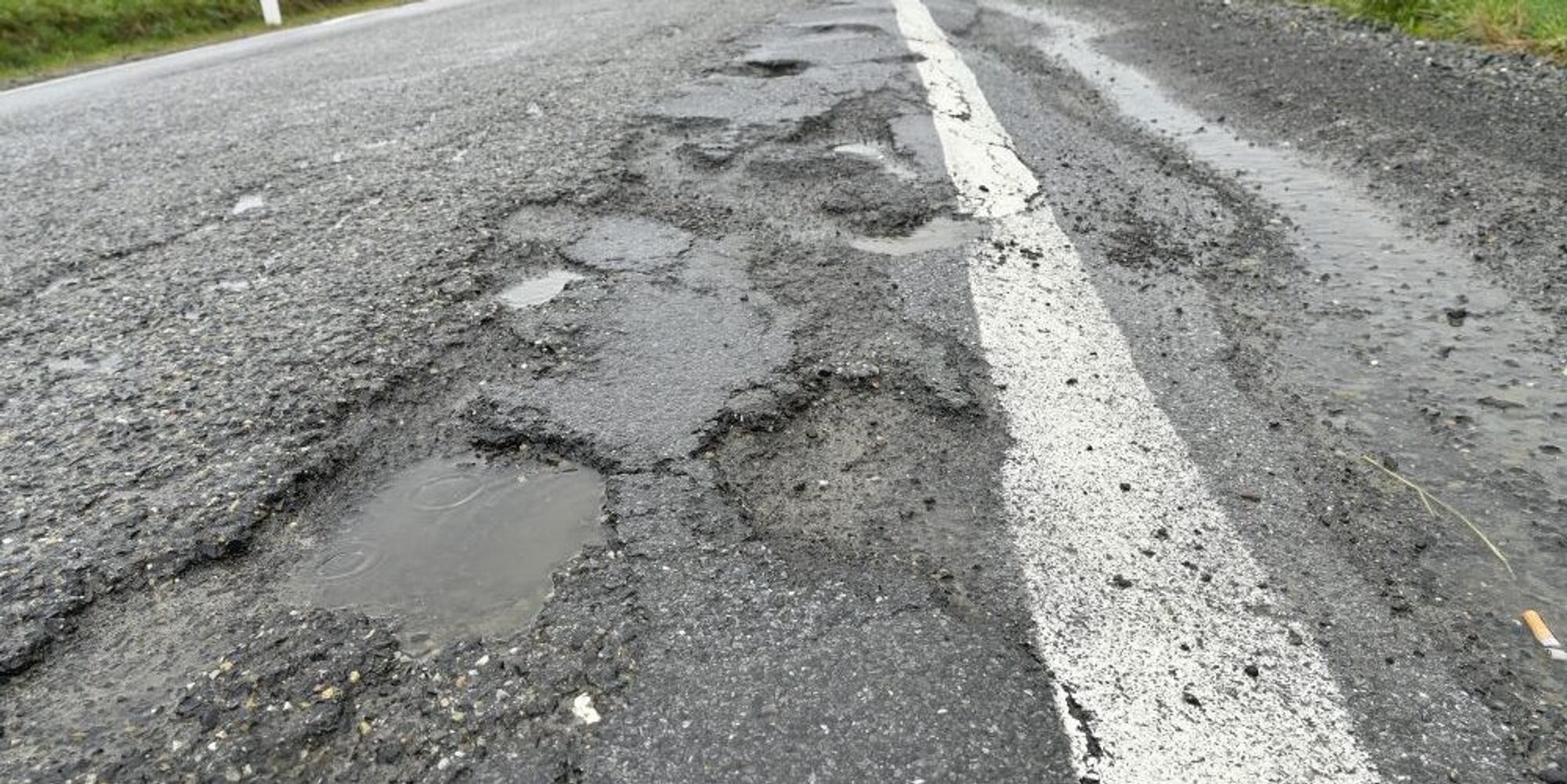 Schon für Autofahrer eine Herausforderung: Entlang der Höhenstraße (K 34) zwischen Overath-Sonne, Eulenthal und Grenze zum Rhein-Sieg-Kreis soll in den kommenden Jahren ein Radweg gebaut werden.