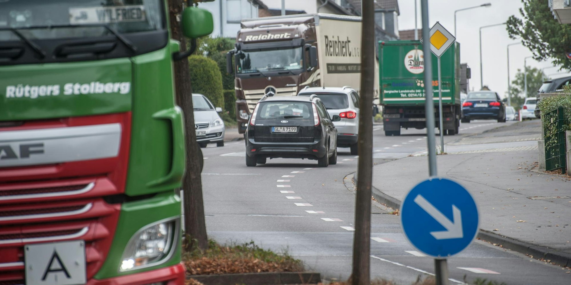 leverkusen-Lkw-durchgangs-verkehr-b51-alf_8404