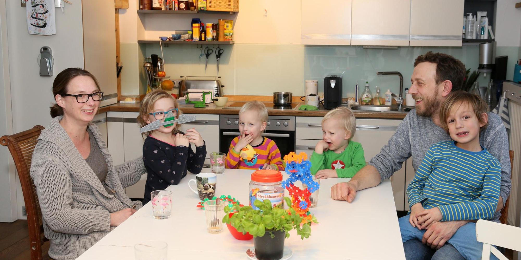 Familie mit vier Kindern 4