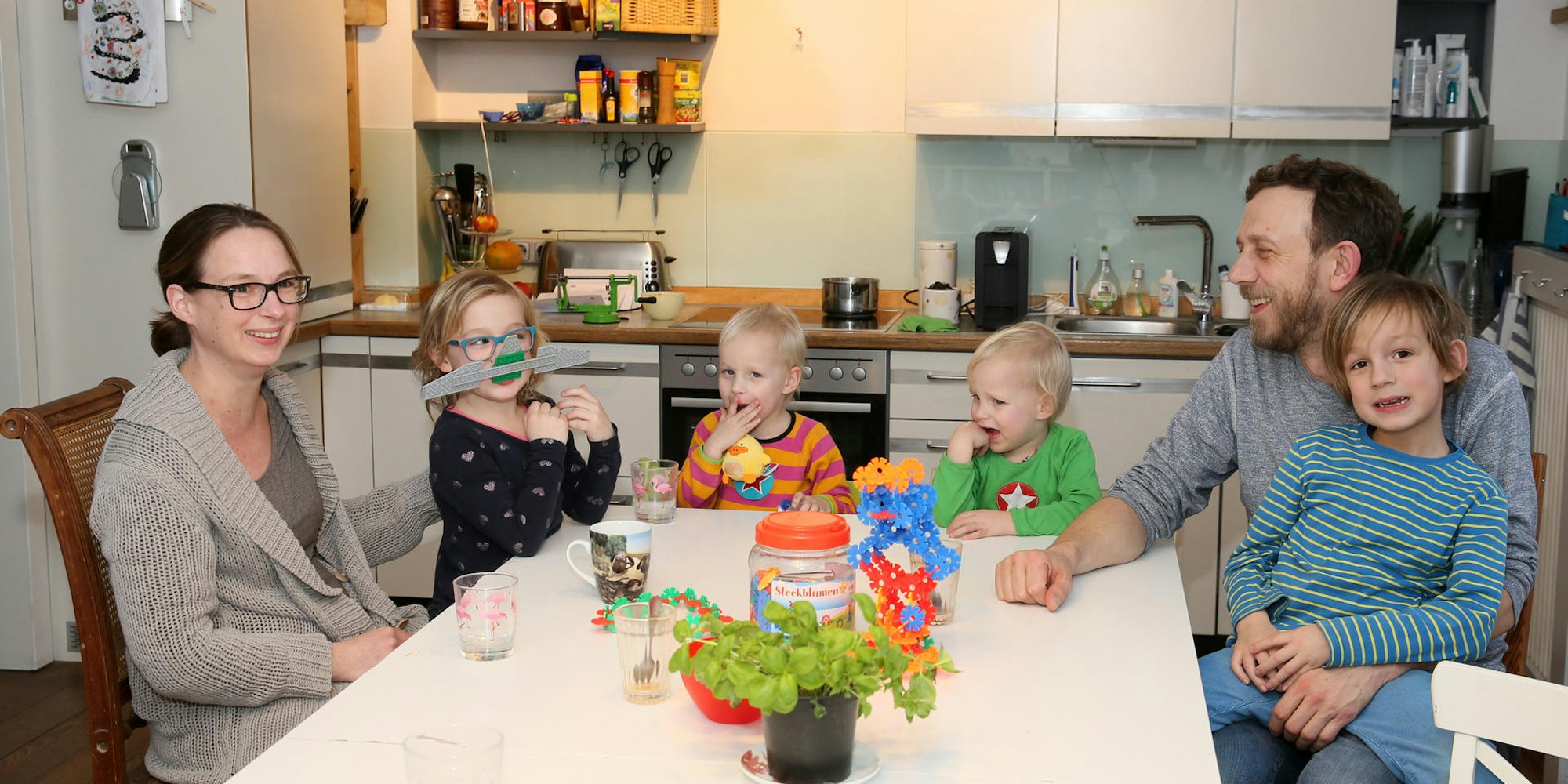 Familie mit vier Kindern 4