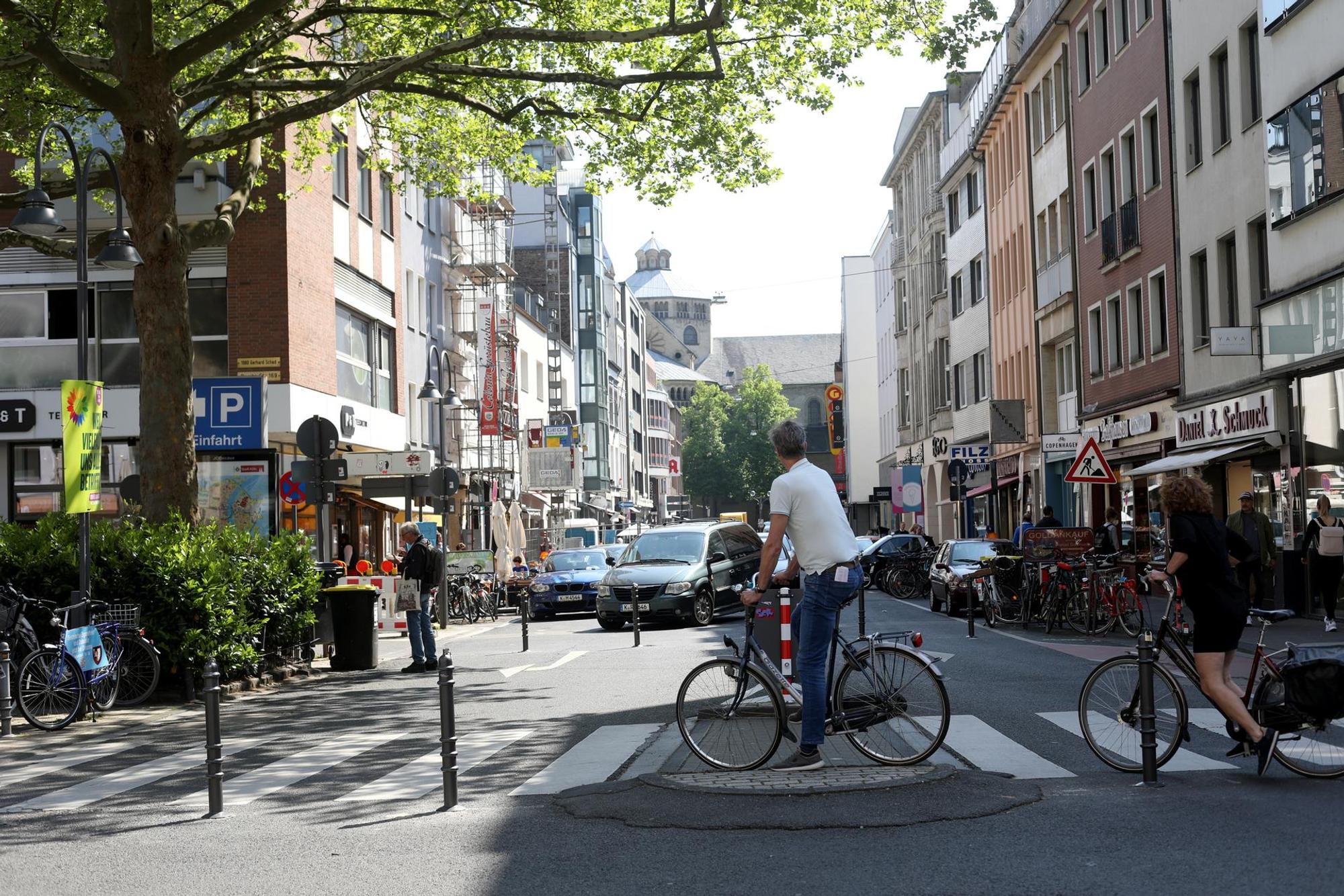 Ehrenstraße Poller KRASNIQI