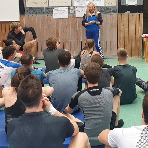 Ilona_Gerling_mit_Sportstudenten
