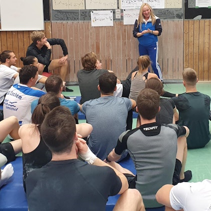 Ilona_Gerling_mit_Sportstudenten