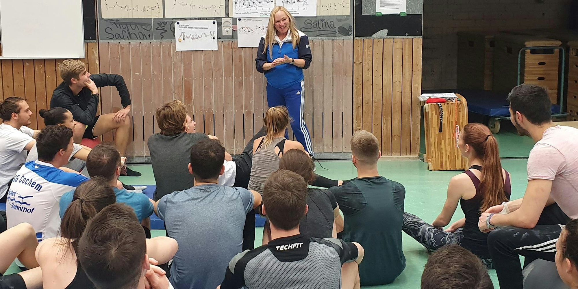 Ilona_Gerling_mit_Sportstudenten