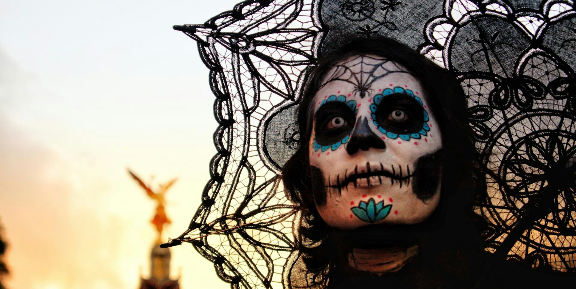 Mexikanische Totenpuppe Halloween salvador-altamiranounsplash