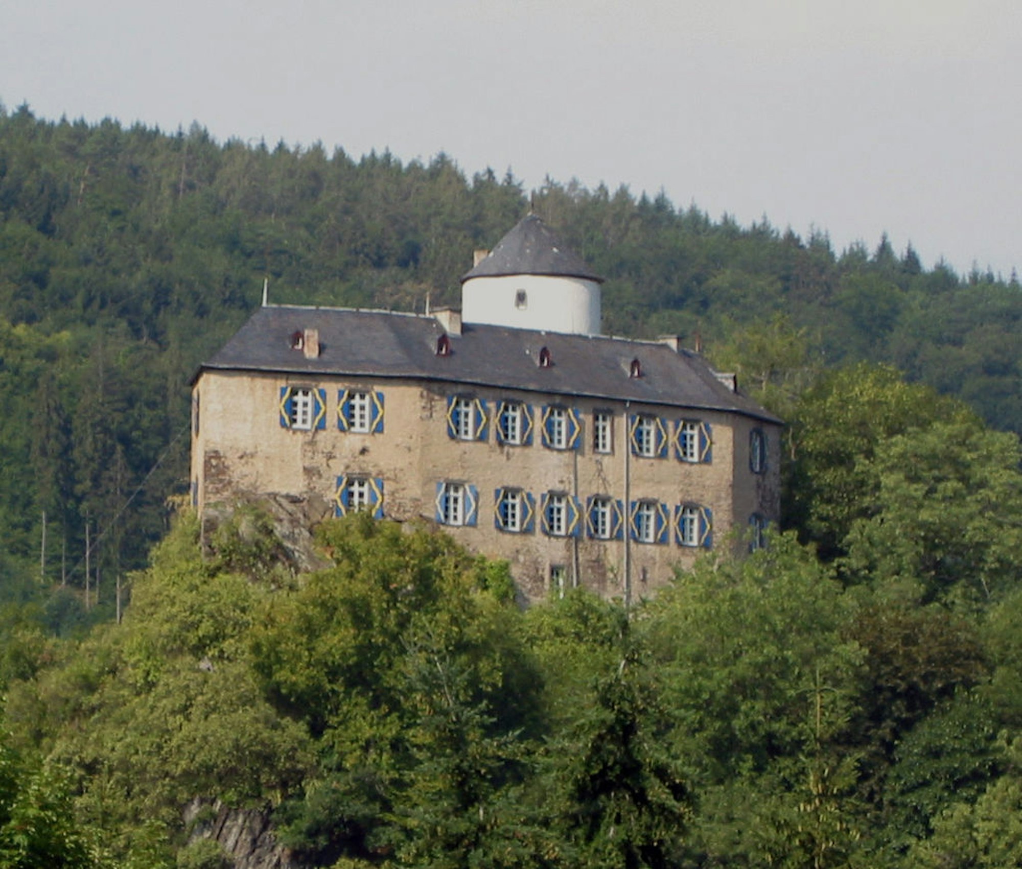 Burg_Kreuzberg_(1)_wiki_Magnus_Manske_cc3