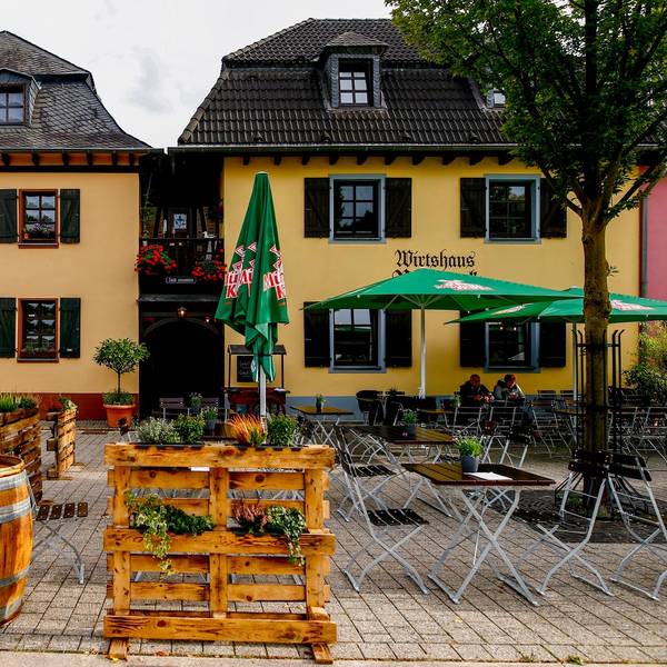 wein und brot von aussen