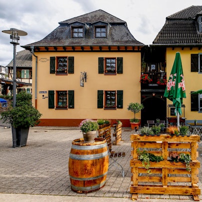 wein und brot von aussen